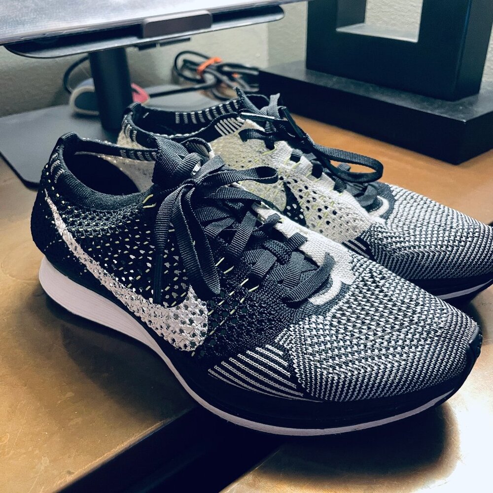 Excellent NIKE Flyknit Racer Black White Oreo Womens 8 US or Mens 6.5 US 39 EUR